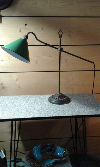 ancienne lampe d'horloger bijoutier début xx ième laiton fonte abat jour tole émaillée